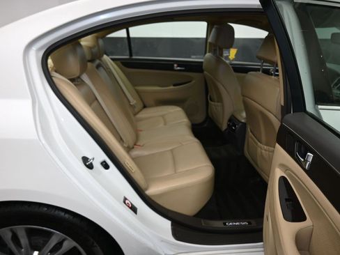 Used 2011 Hyundai Genesis 4.6 image 38