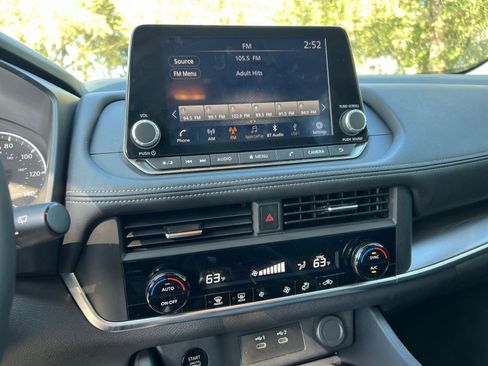 Used 2025 Nissan Rogue SV FWD image 17