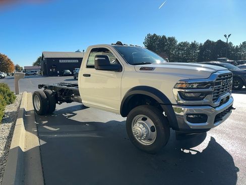 New 2026 RAM 5500 Tradesman w/ Chrome Appearance Group image 4