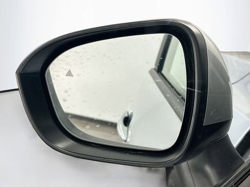 Used 2025 Nissan Rogue SV image 16