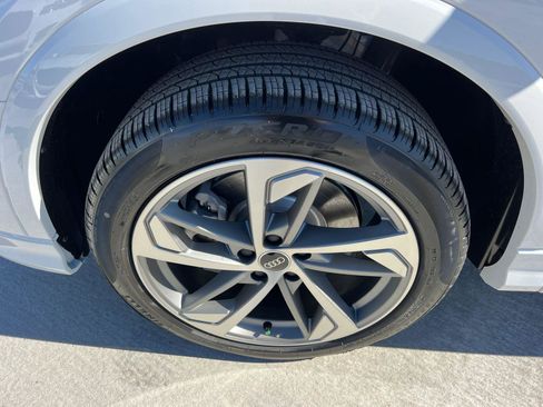 New 2025 Audi Q3 2.0T Premium image 11