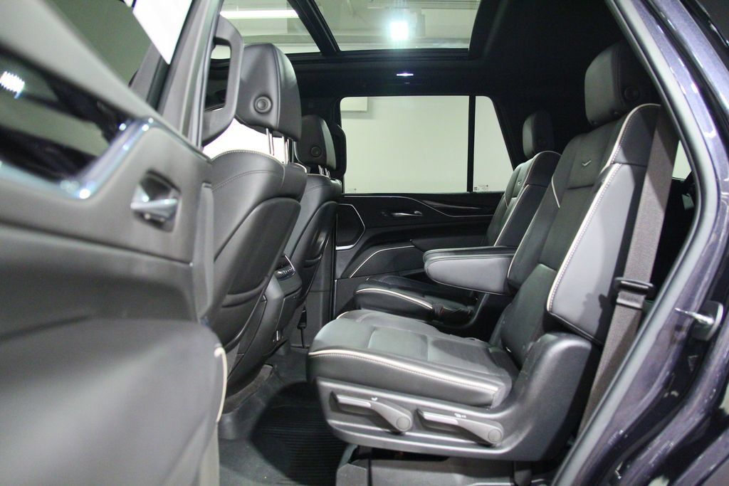 Used 2022 Cadillac Escalade Sport w/ LPO, Floor Liner Package AWD/4WD image 27