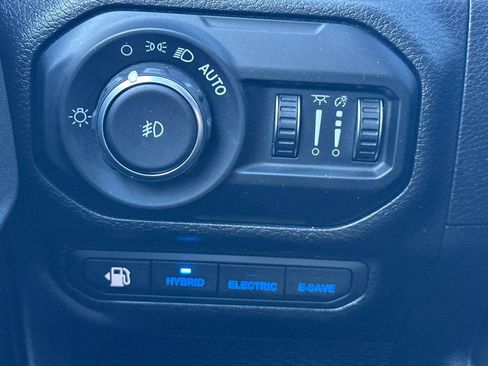 Used 2022 Jeep Wrangler Unlimited Sahara image 30