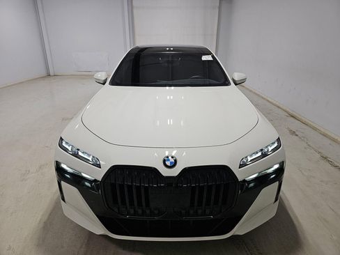 Used 2023 BMW 740i w/ Executive Package RWD image 2