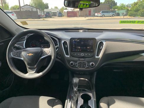Used 2021 Chevrolet Malibu LT image 11