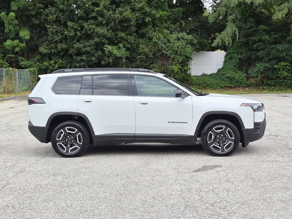 Used 2026 Jeep Cherokee Limited AWD/4WD image 2