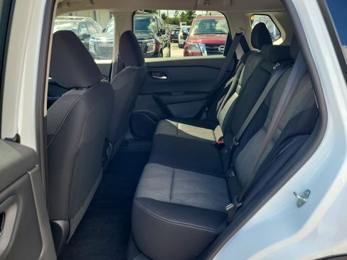 Certified 2025 Nissan Rogue SV FWD image 15