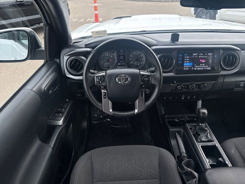 Used 2018 Toyota Tacoma TRD Sport w/ Technology Package image 13