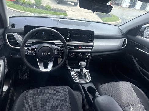 Used 2024 Kia Seltos LX AWD/4WD image 14