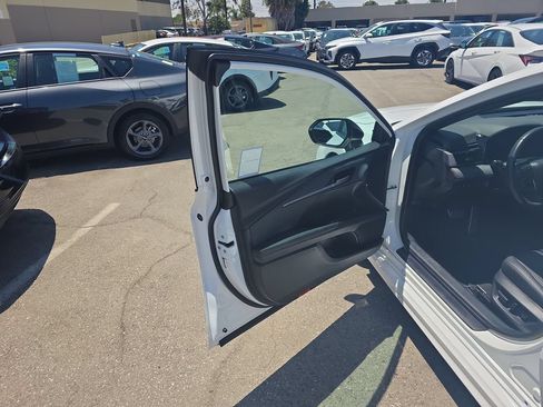 Used 2025 Toyota Camry SE FWD image 11
