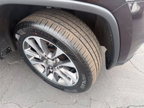 Used 2018 Jeep Grand Cherokee Limited AWD/4WD image 27