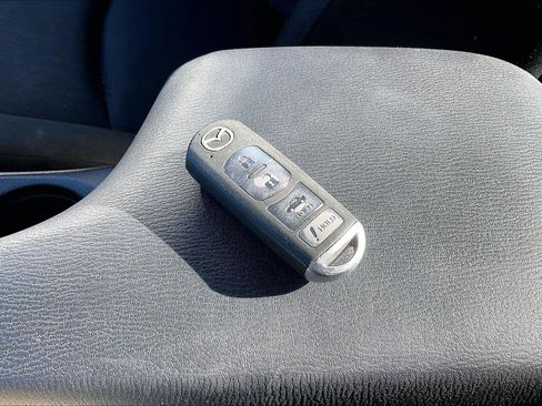 Used 2015 MAZDA MAZDA3 i Sport FWD image 12