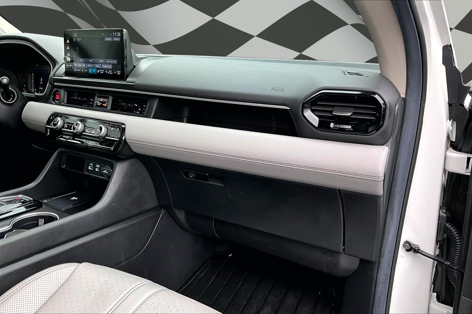 Used 2025 Honda Pilot Elite image 18