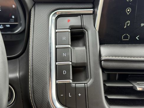 Used 2024 GMC Yukon XL SLT image 23