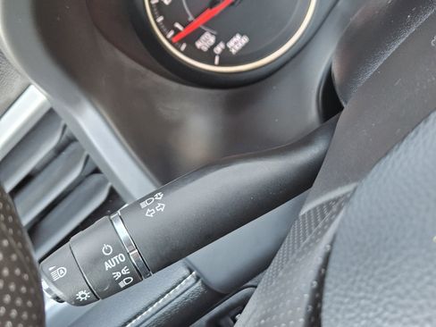 Certified 2023 GMC Acadia SLE w/ Driver Convenience Package image 28