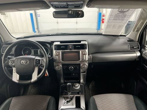 Used 2018 Toyota 4Runner SR5 AWD/4WD image 10