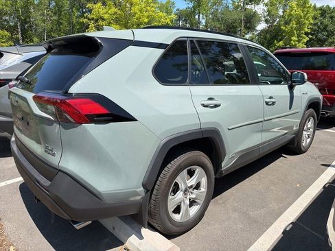 Used 2021 Toyota RAV4 XLE w/ XLE Grade Weather Package AWD/4WD image 5
