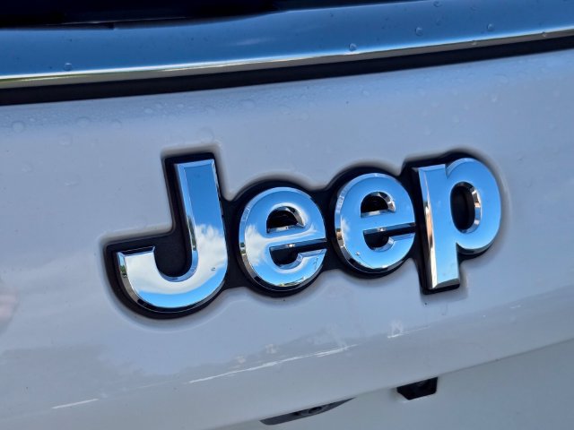 Used 2024 Jeep Compass Latitude AWD/4WD image 17