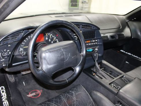 Used 1994 Chevrolet Corvette Coupe RWD image 17