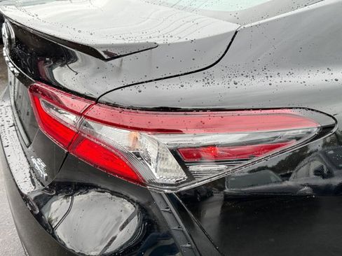 Used 2022 Toyota Camry SE image 18