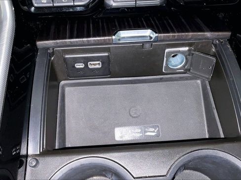 Used 2022 GMC Yukon Denali w/ Denali Premium Package image 35