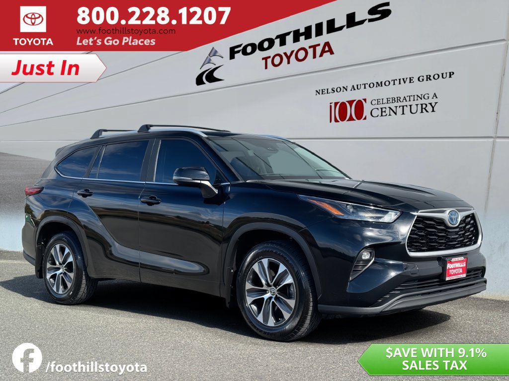 Used 2023 Toyota Highlander XLE AWD/4WD image 1