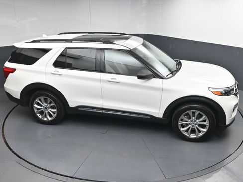 Used 2021 Ford Explorer XLT w/ Equipment Group 202A AWD/4WD image 36