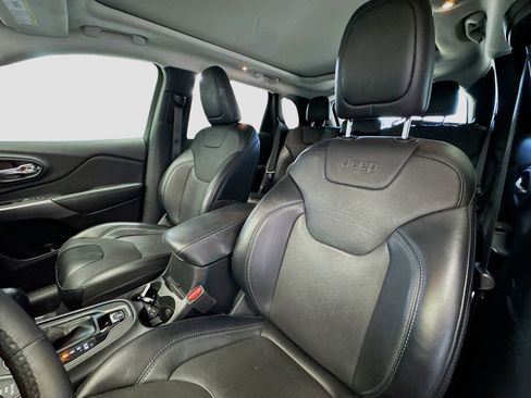 Used 2022 Jeep Cherokee Limited image 12