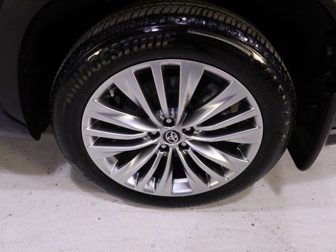 Used 2024 Toyota Highlander Platinum image 40