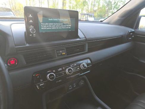 Used 2025 Honda Pilot TrailSport image 11