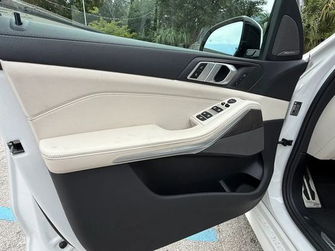 Used 2021 BMW X5 sDrive40i w/ M Sport Package RWD image 19