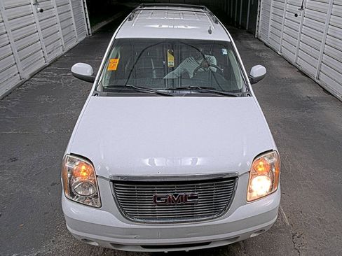 Used 2011 GMC Yukon SLT RWD image 3