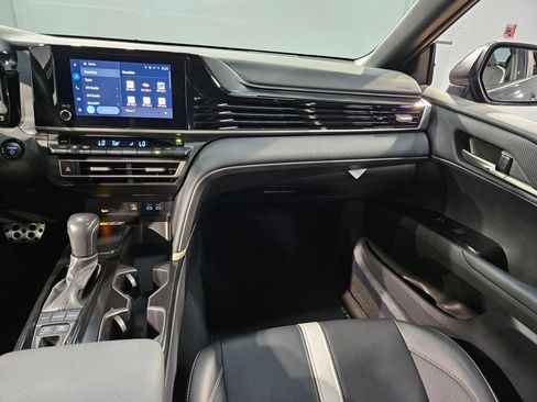 Used 2025 Toyota Camry SE FWD image 11