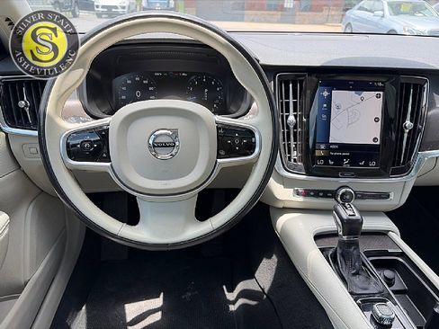 Used 2018 Volvo V90 T6 Cross Country w/ Convenience Package AWD/4WD image 25