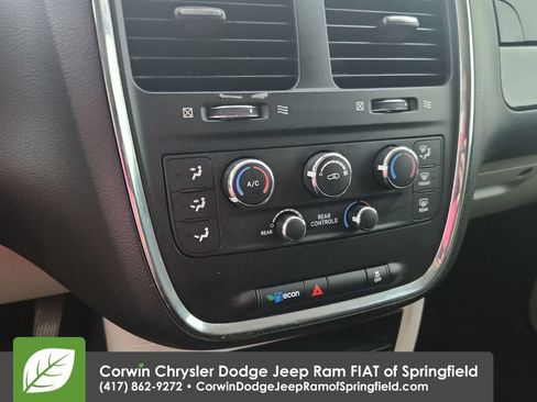 Used 2019 Dodge Grand Caravan SE FWD image 26