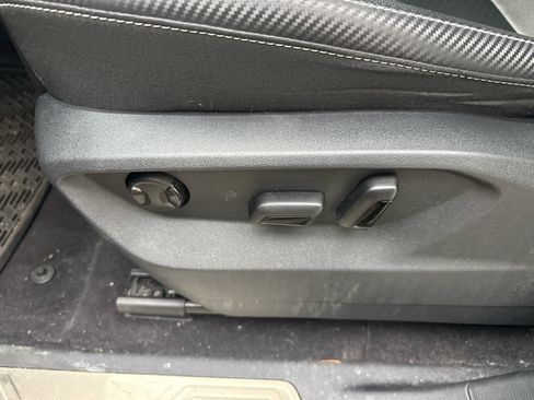 Used 2021 Volkswagen Atlas Cross Sport SE w/ Panoramic Sunroof Package image 19