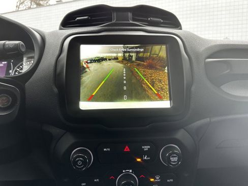 Used 2023 Jeep Renegade Latitude image 25