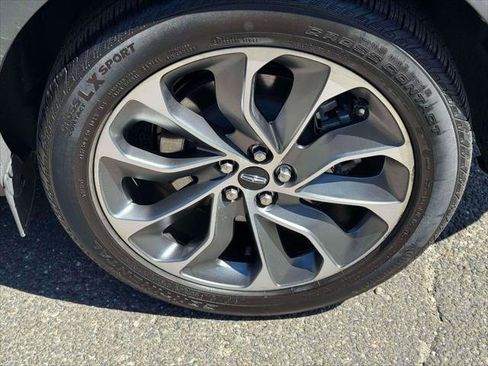 Used 2023 Lincoln Nautilus Reserve image 11