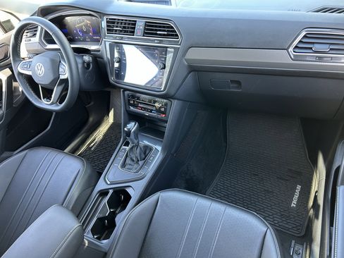 Used 2024 Volkswagen Tiguan SE FWD image 10