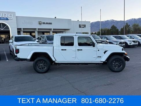 Used 2025 Jeep Gladiator Sport AWD/4WD image 5