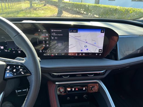 Certified 2025 Audi SQ5 Prestige image 18