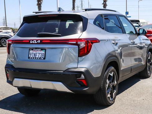 Used 2025 Kia Seltos EX FWD image 7