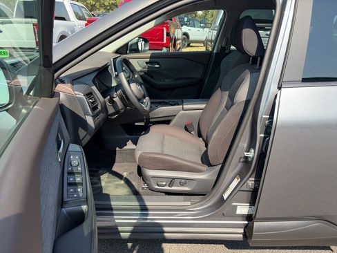 Used 2023 Nissan Rogue SV AWD/4WD image 9