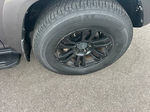 Used 2019 Toyota 4Runner SR5 AWD/4WD image 27
