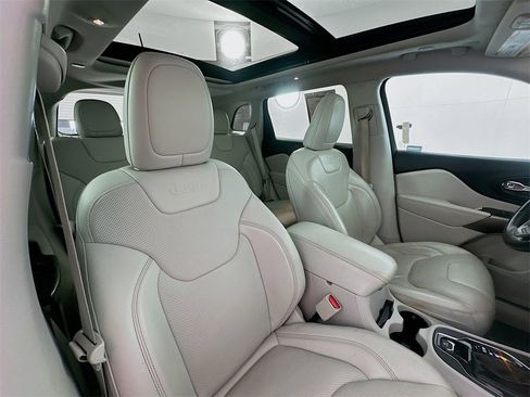 Used 2020 Jeep Cherokee Limited image 28