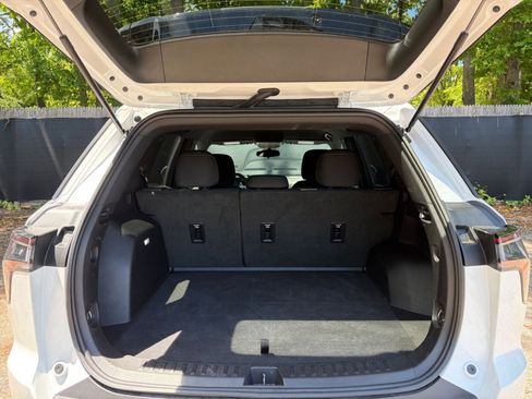 Used 2025 Chevrolet Equinox LT FWD image 31
