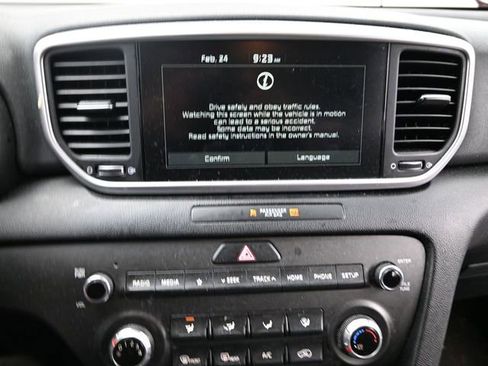 Used 2022 Kia Sportage LX image 15