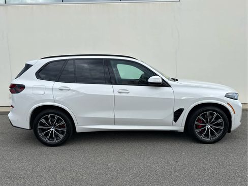Used 2024 BMW X5 xDrive40i w/ M Sport Package AWD/4WD image 3