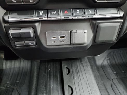 Used 2022 GMC Sierra 2500 SLE w/ SLE Value Package; image 43