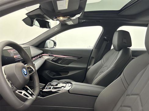 New 2026 BMW i5 eDrive40 w/ M Sport Package image 24